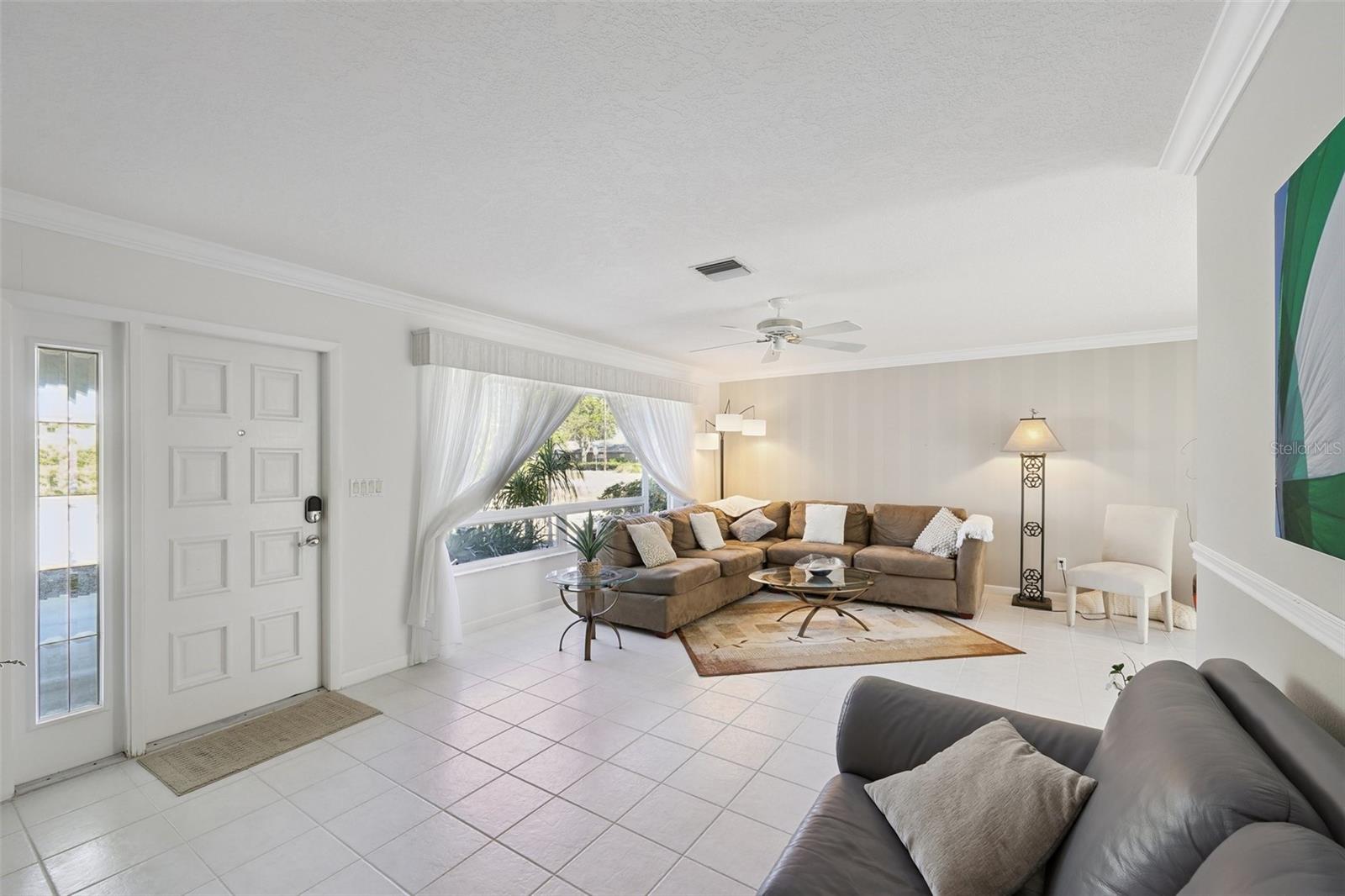 Single Family Residence at 325 FIESOLE ST, VENICE, photo 2 of 23