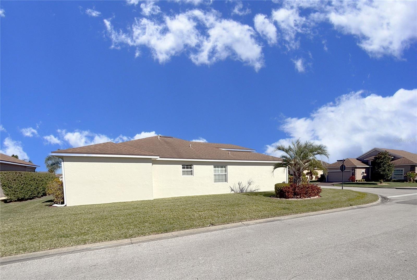 Side - Corner Lot - 4577 BACK NINE DR, WINTER HAVEN