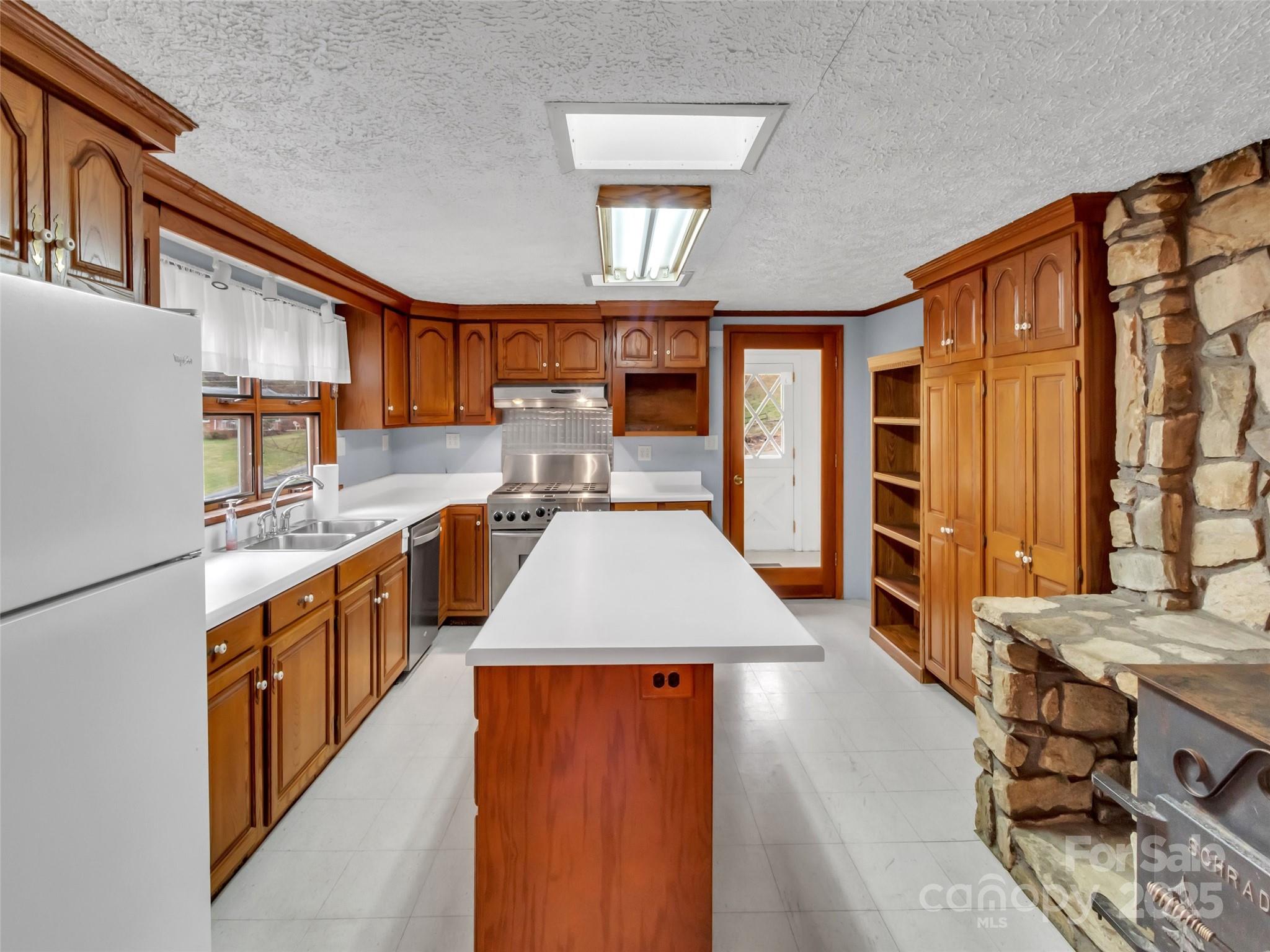 Single Family Residence at 18 & 44 Sierra Point, Waynesville, photo 8 of 48