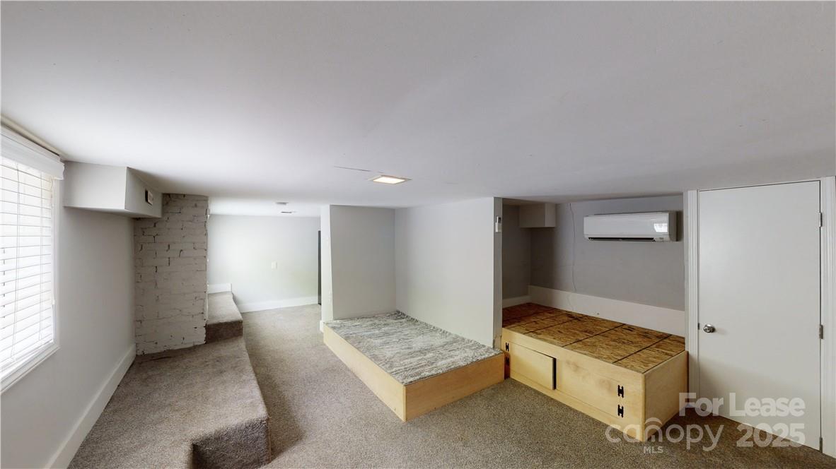 Apartment at 428 Hawthorne Lane, Charlotte, photo 2 of 12