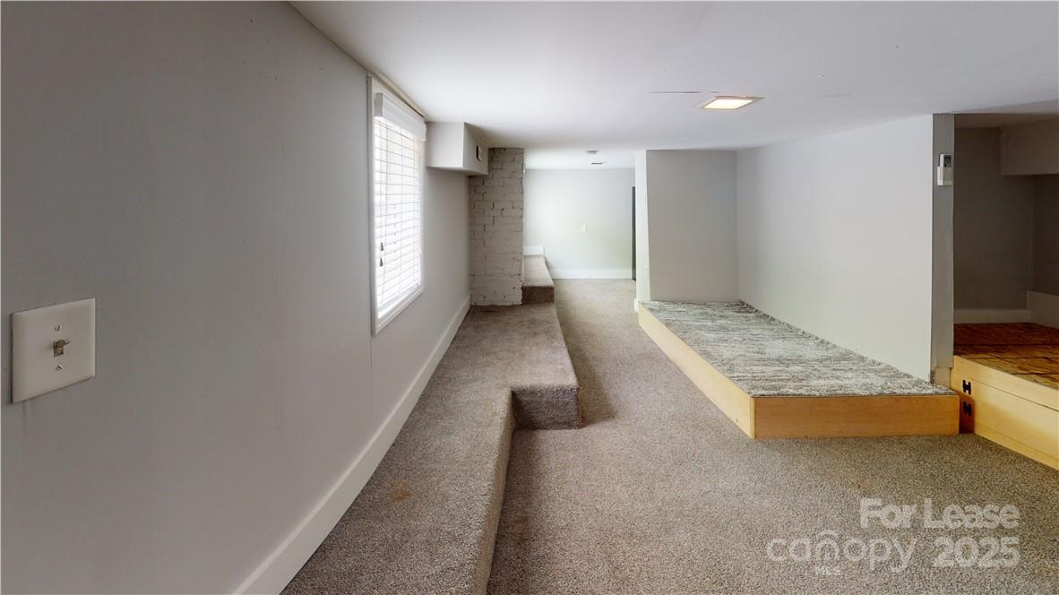 Apartment at 428 Hawthorne Lane, Charlotte, photo 3 of 12