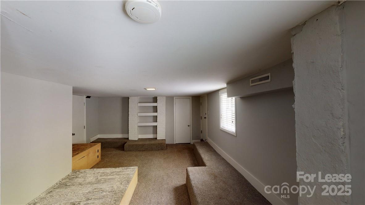 Apartment at 428 Hawthorne Lane, Charlotte, photo 5 of 12