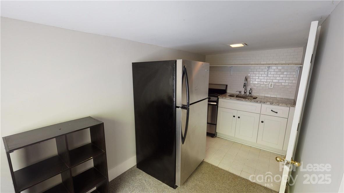 Apartment at 428 Hawthorne Lane, Charlotte, photo 8 of 12