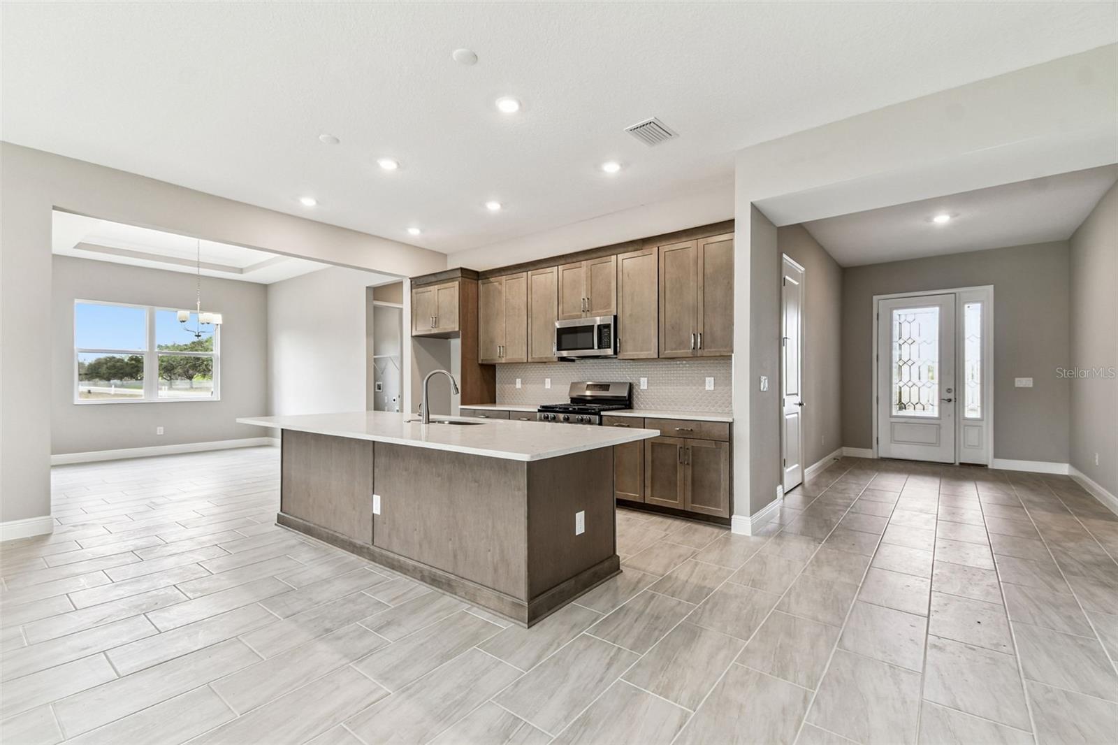 Single Family Residence at 12305 WHITE BLOSSOM CT, PARRISH, photo 5 of 11