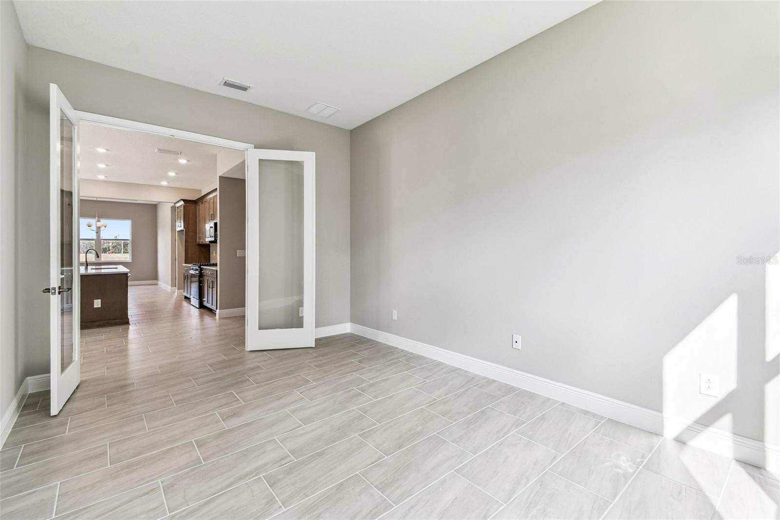 Single Family Residence at 12305 WHITE BLOSSOM CT, PARRISH, photo 7 of 11