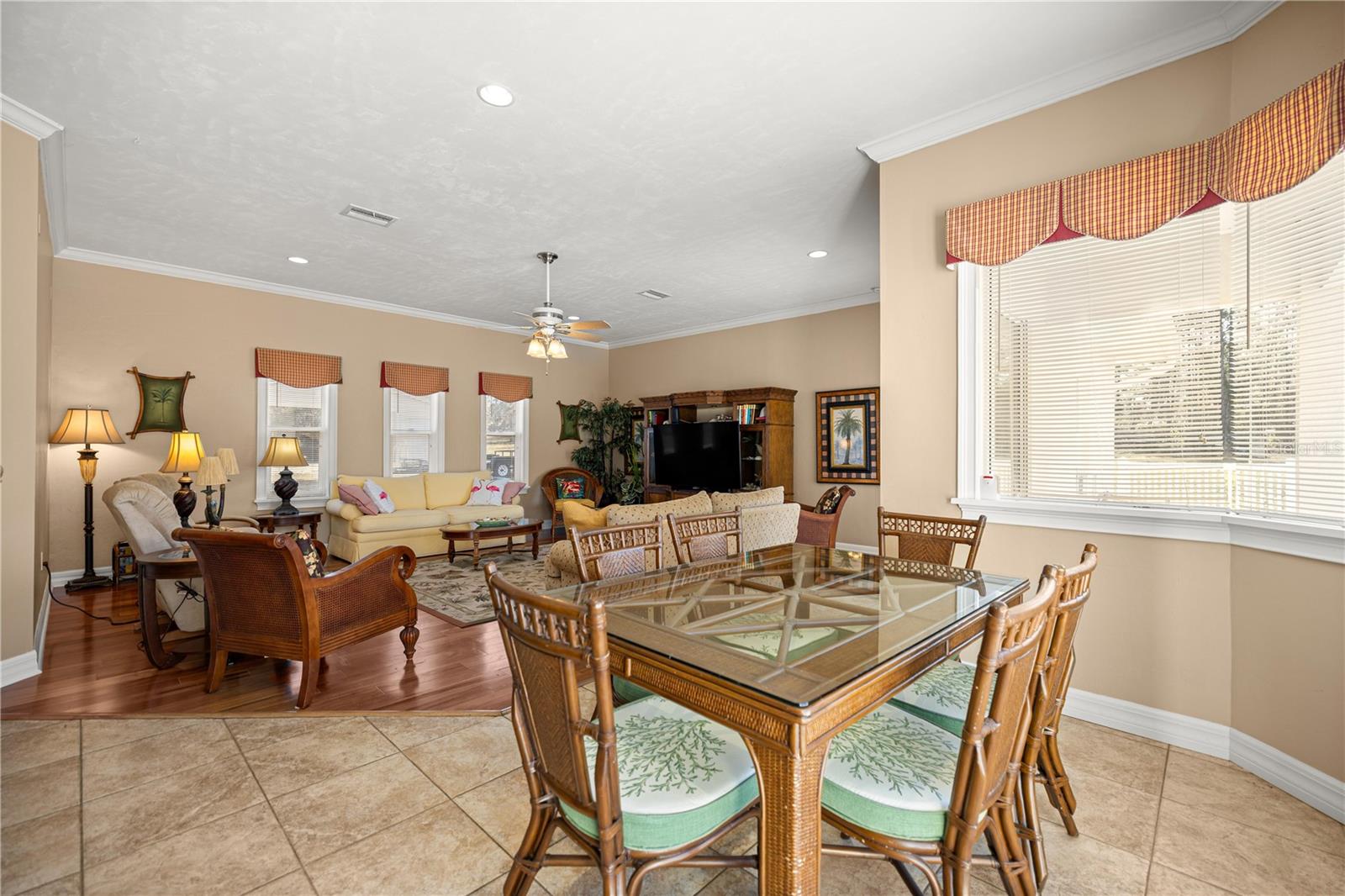 Breakfast nook in kitchen - 6081 W PELL PL, DUNNELLON