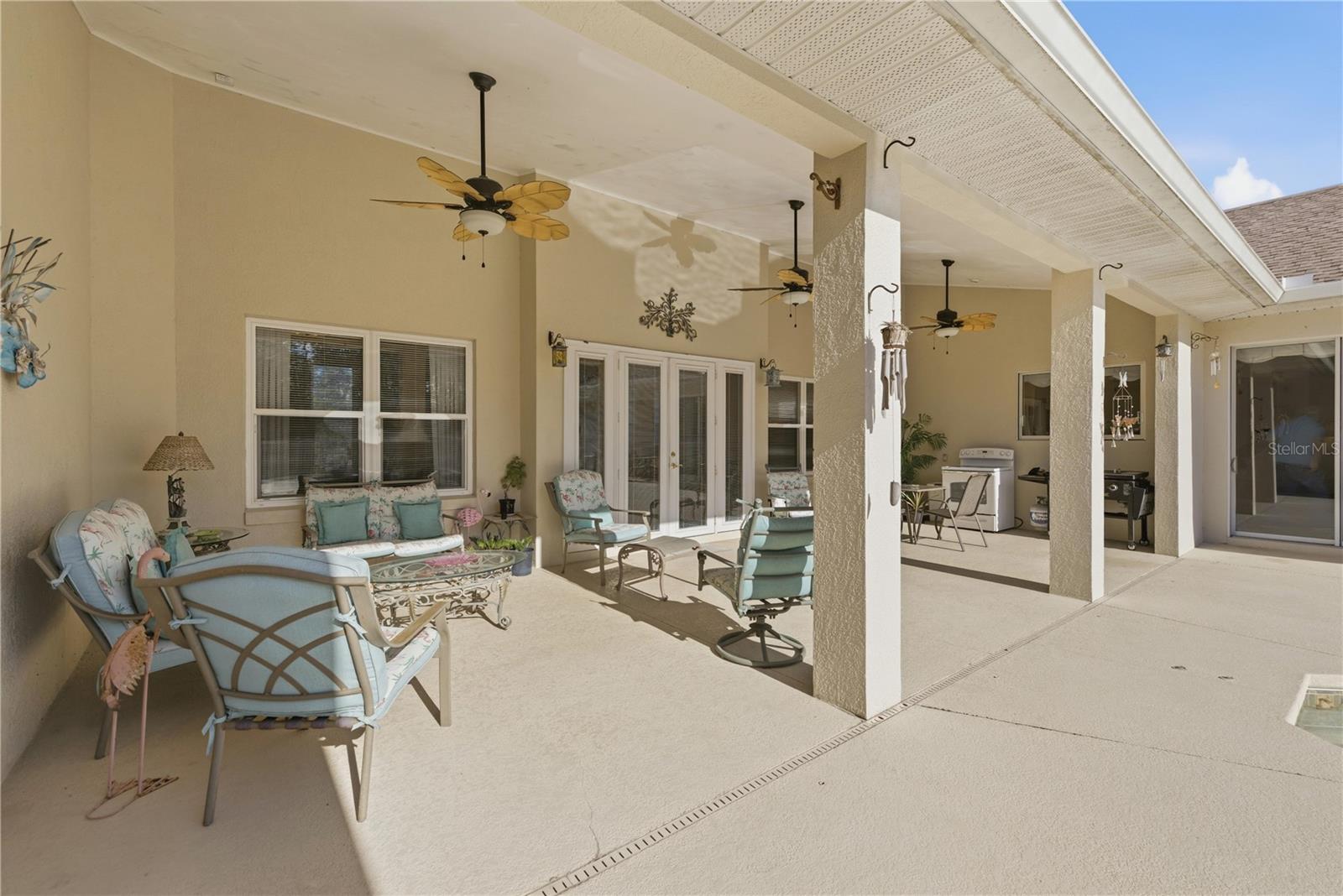 Pool courtyard - 6081 W PELL PL, DUNNELLON