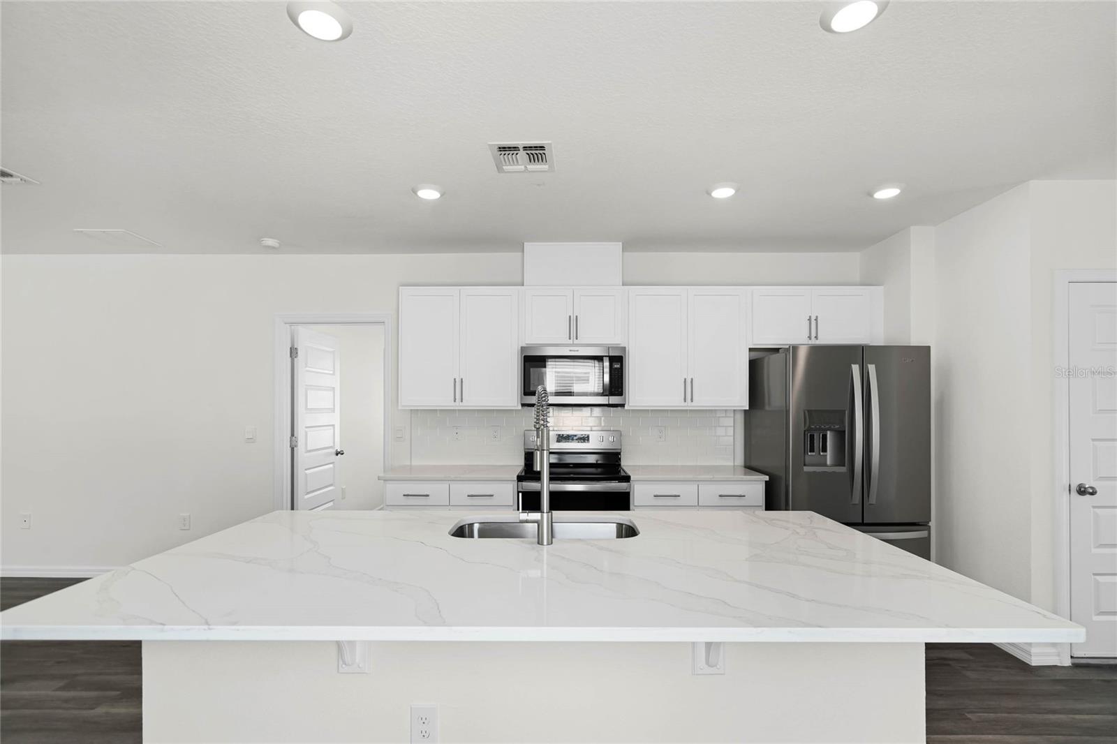 Single Family Residence at 1726 HUMMINGBIRD RD, WINTER HAVEN, photo 6 of 28