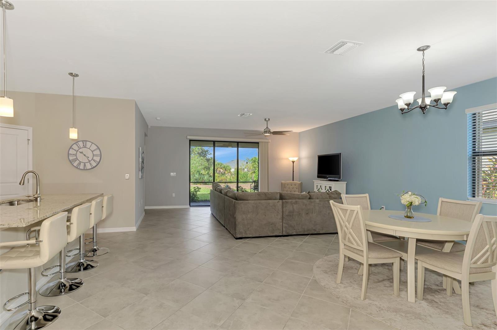 Lots of natural light, open concept living - 1932 W ISLES RD, PORT CHARLOTTE