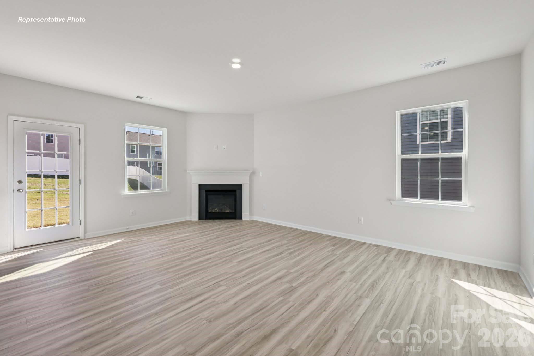 Single Family Residence at 552 Dazzle Loop, Newton, photo 15 of 64