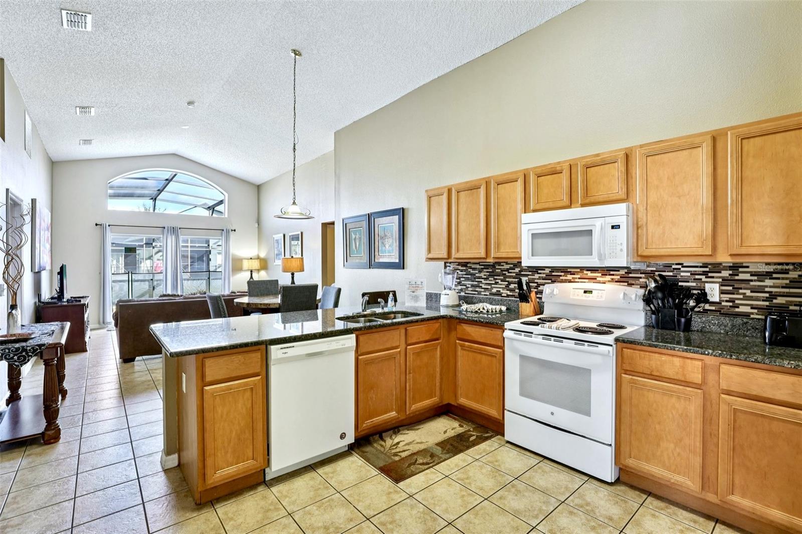 Single Family Residence at 151 HIDEAWAY BEACH LN, KISSIMMEE, photo 5 of 46