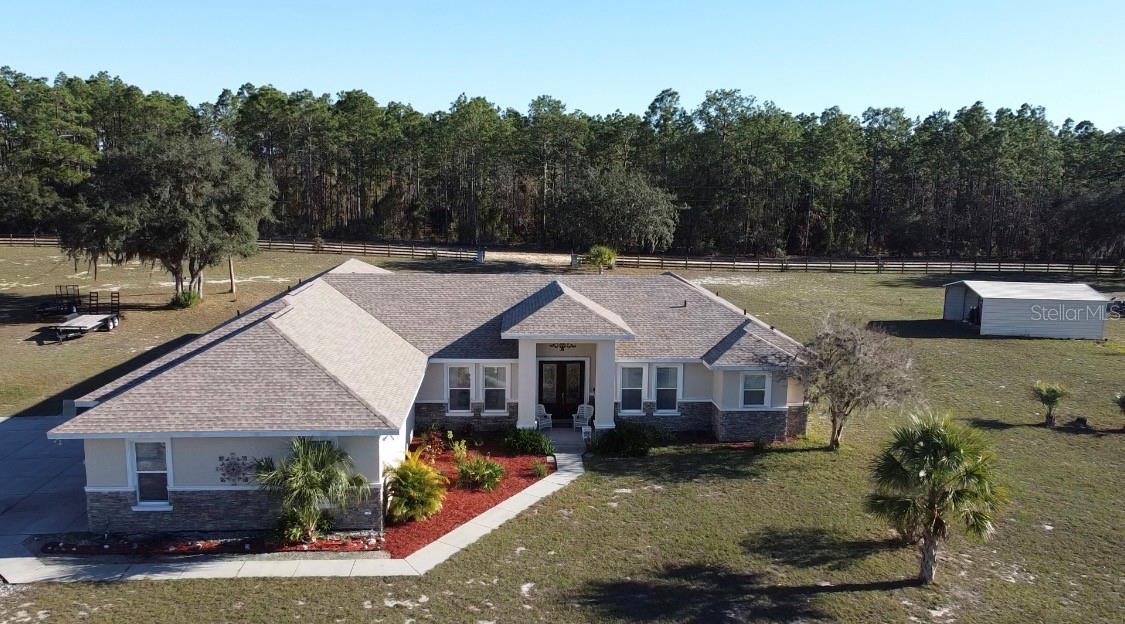 7 fenced acres. 4 bedrooms. 4 baths. - 6081 W PELL PL, DUNNELLON
