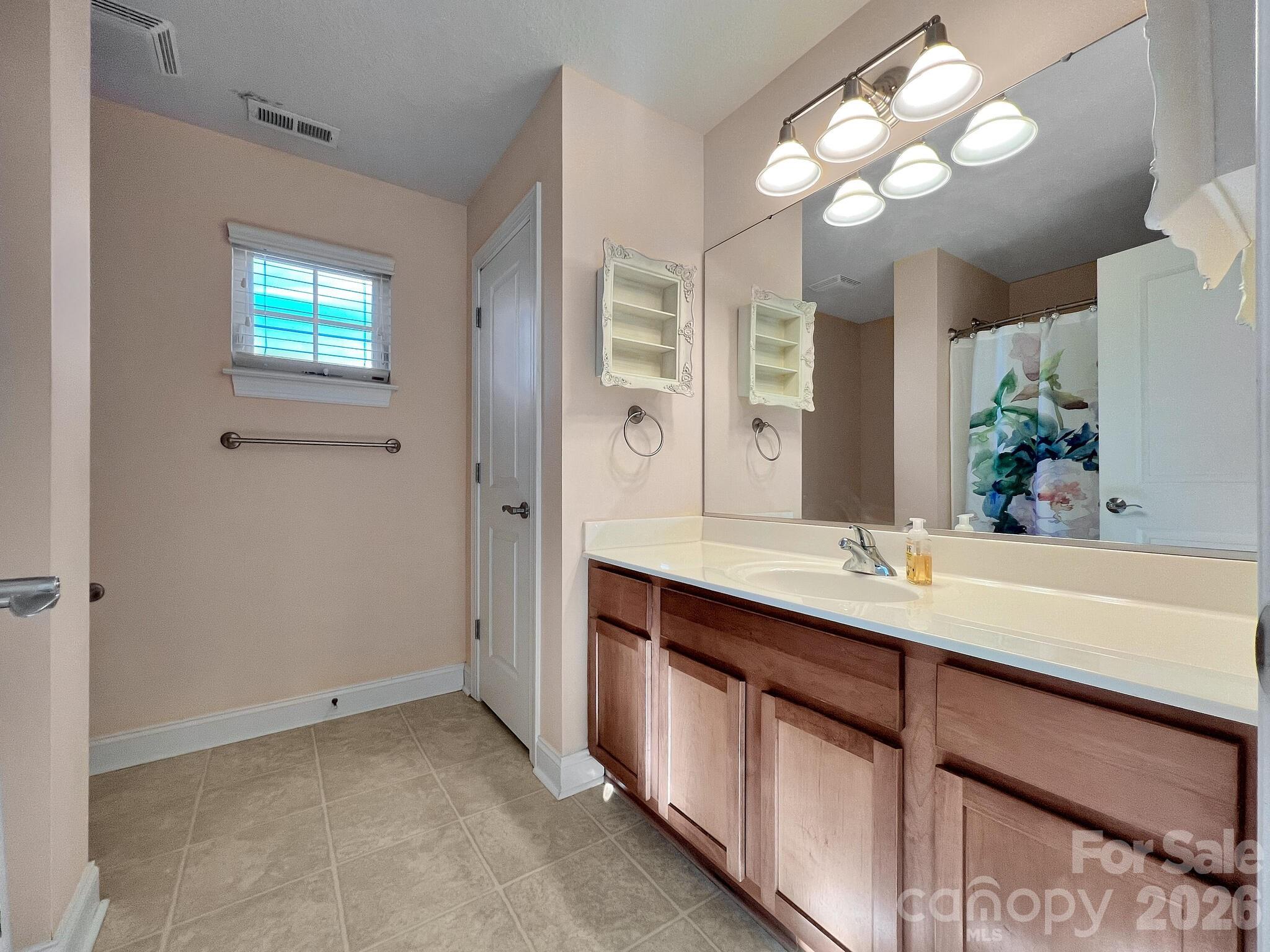 Single Family Residence at 41 Little Fox Lane, Fletcher, photo 20 of 42