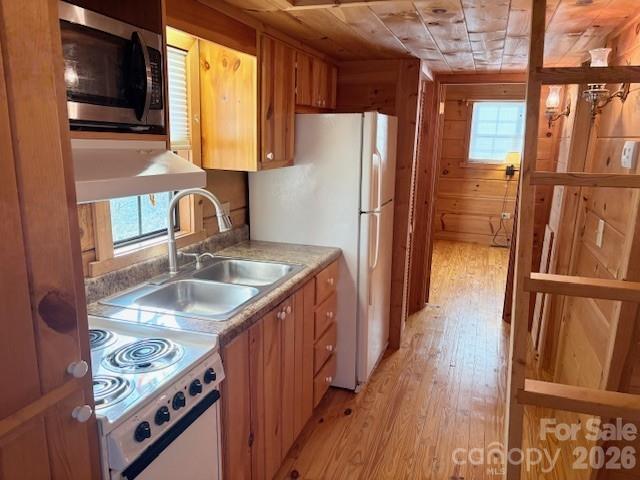 kitchen & hallway to bedroom - 129 Mallard Loop, Waynesville