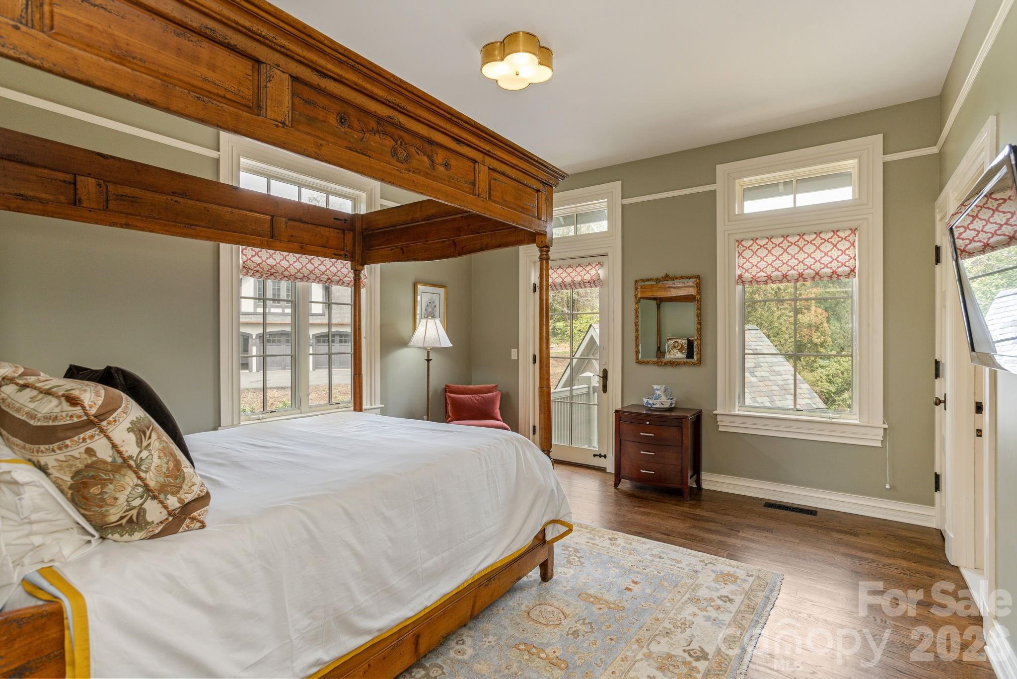 Second bedroom connected by a wide hallway - 8 Fairway Place, Asheville