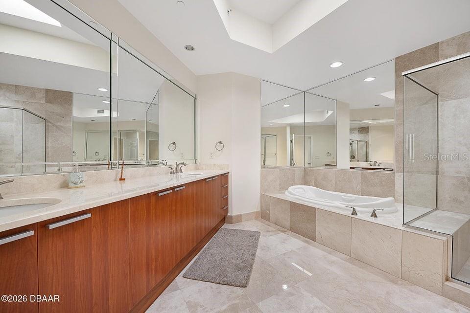 Condominium at 231 RIVERSIDE DR #2601-1, DAYTONA BEACH, photo 14 of 56