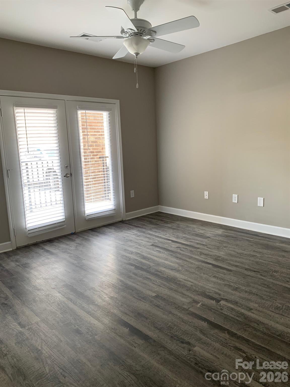 Apartment at 50 Riverside Drive, Hickory, photo 16 of 16