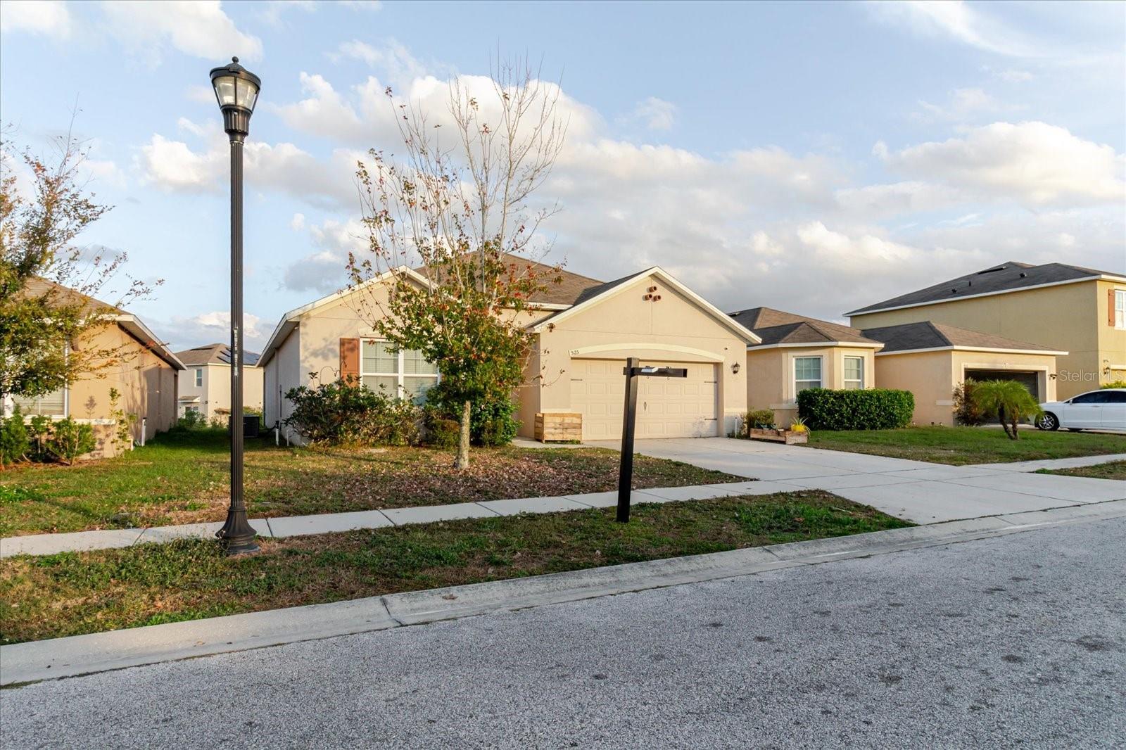 Single Family Residence at 525 SQUIRES GROVE DR, WINTER HAVEN, photo 5 of 63