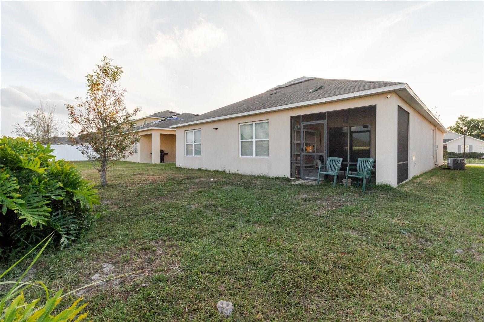 Single Family Residence at 525 SQUIRES GROVE DR, WINTER HAVEN, photo 9 of 63