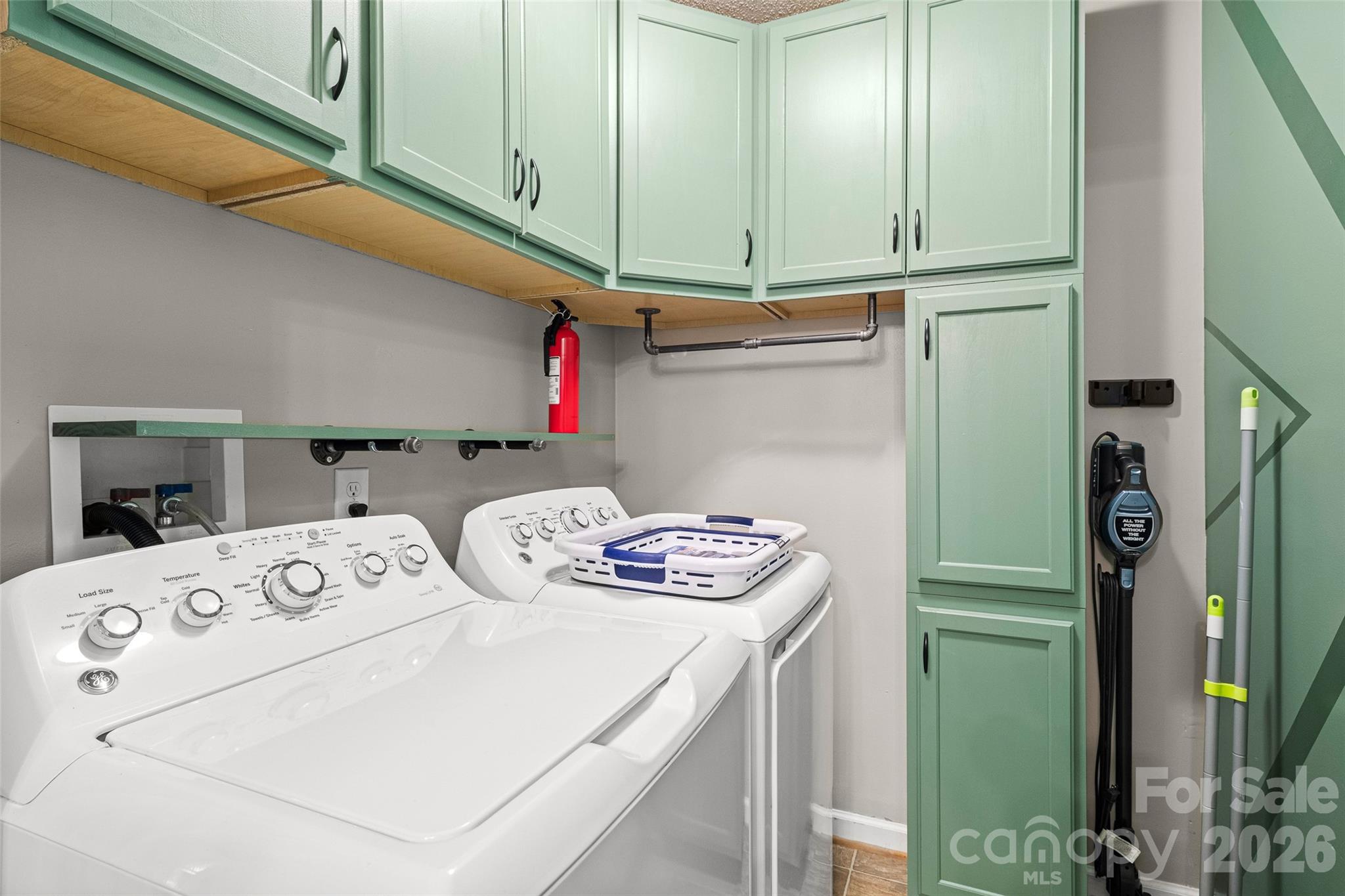 laundry room - 28 Grove Garden Avenue, Candler