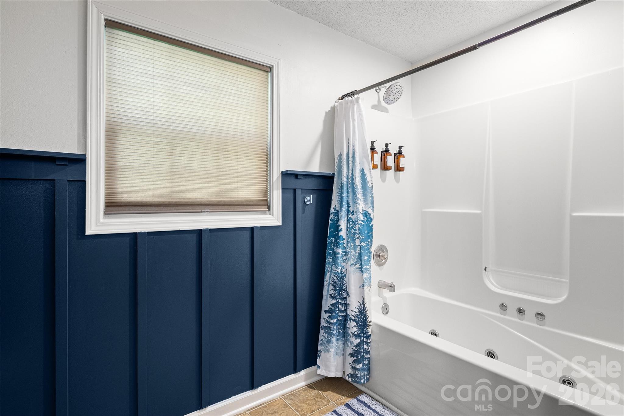 master bathroom en suite - 28 Grove Garden Avenue, Candler