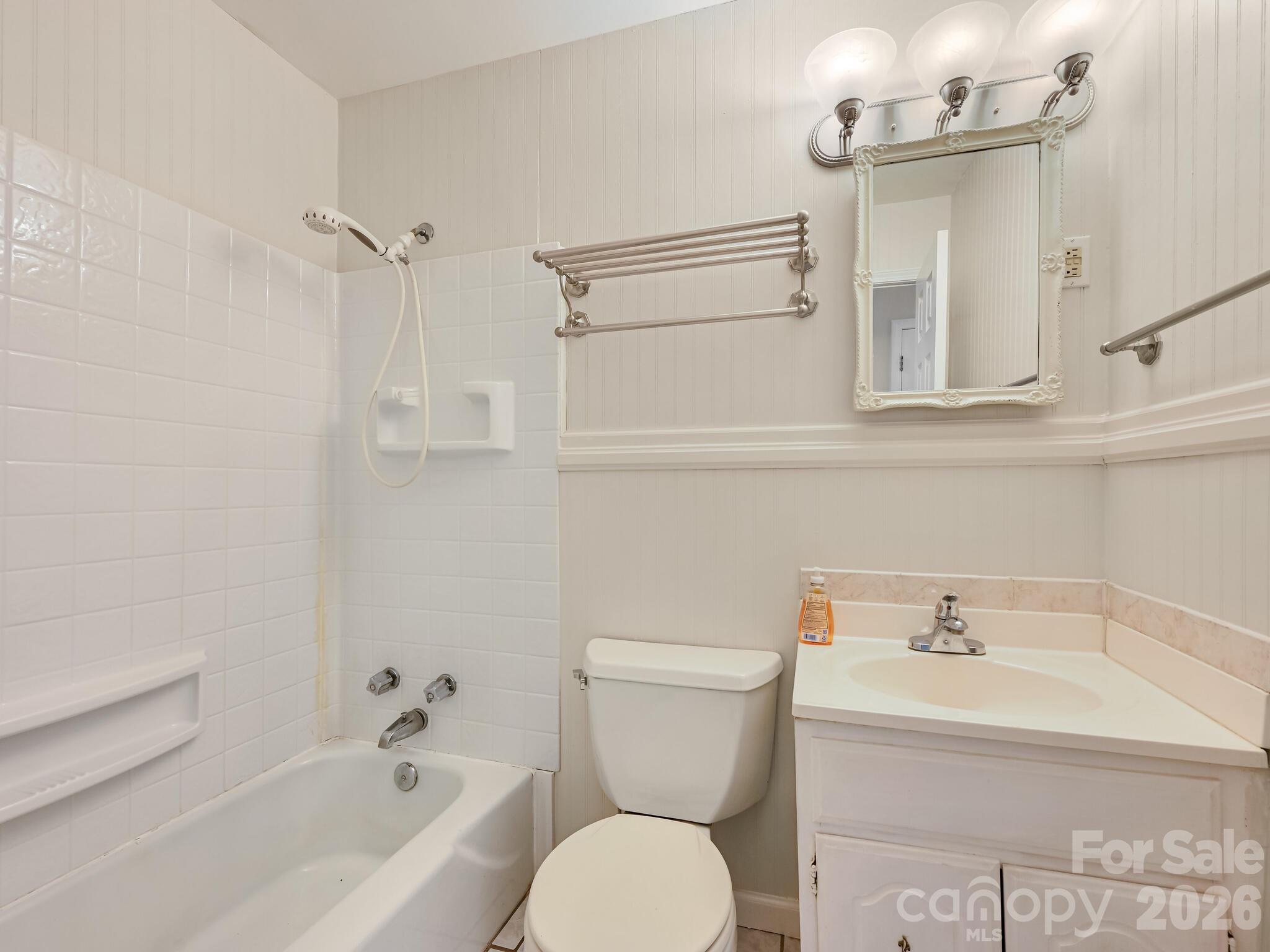 Hall Bath - 651 Case Cove Road, Candler