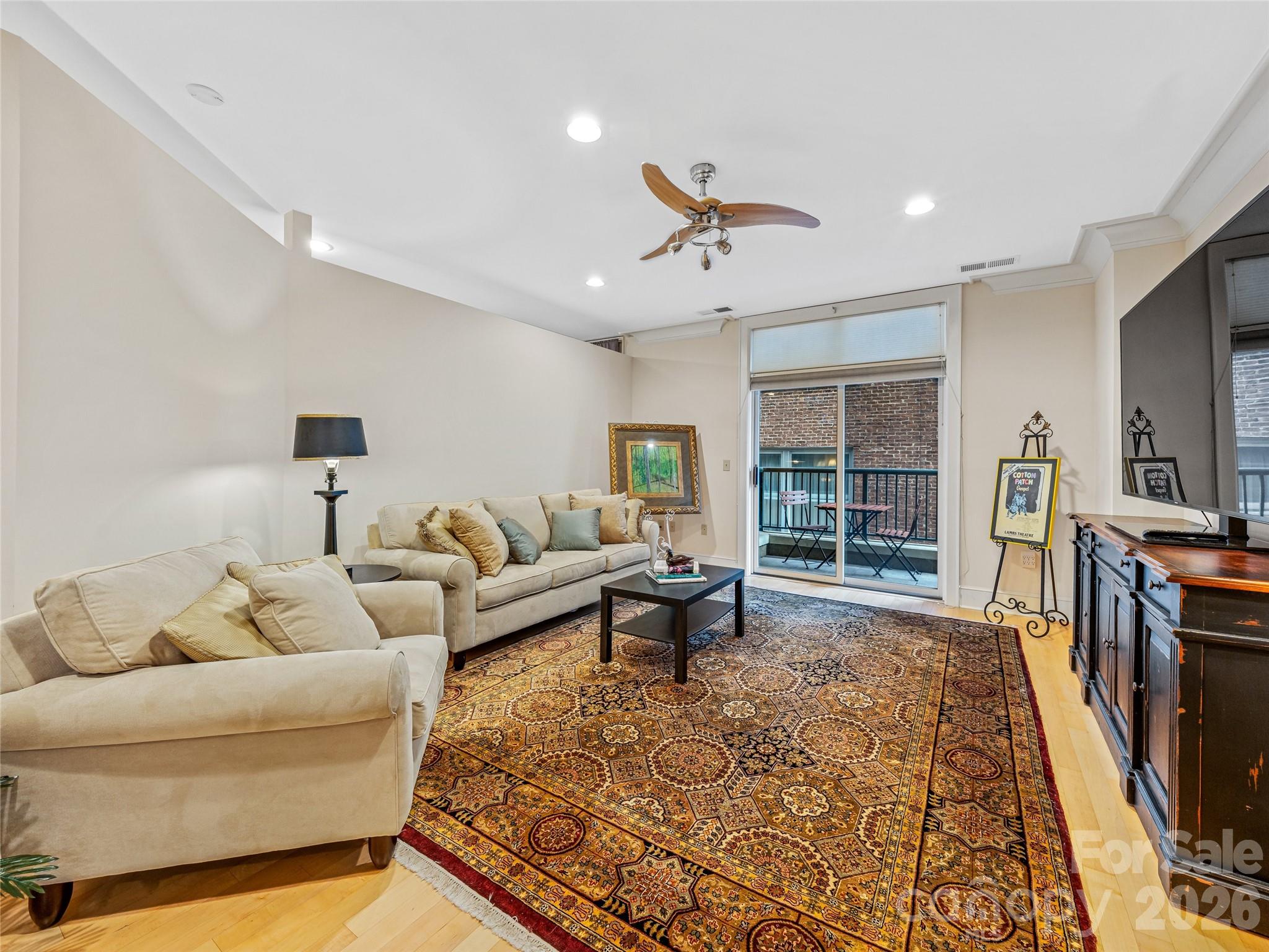 Condominium at 21 Battery Park Avenue, Asheville, photo 12 of 39