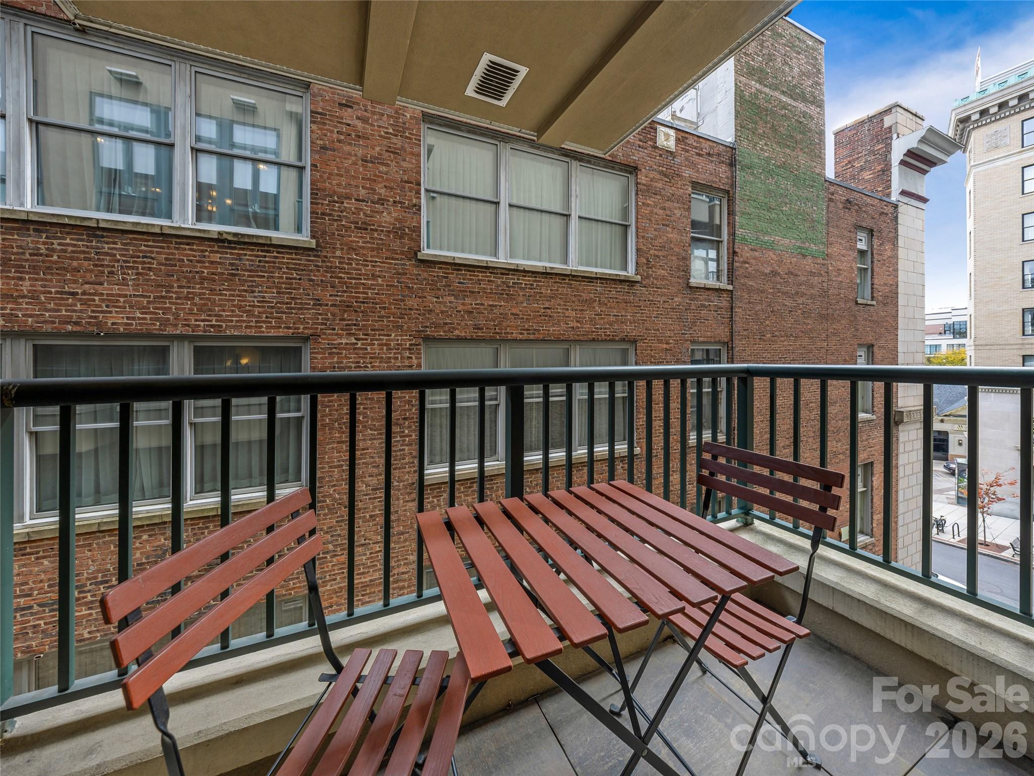 Condominium at 21 Battery Park Avenue, Asheville, photo 14 of 39