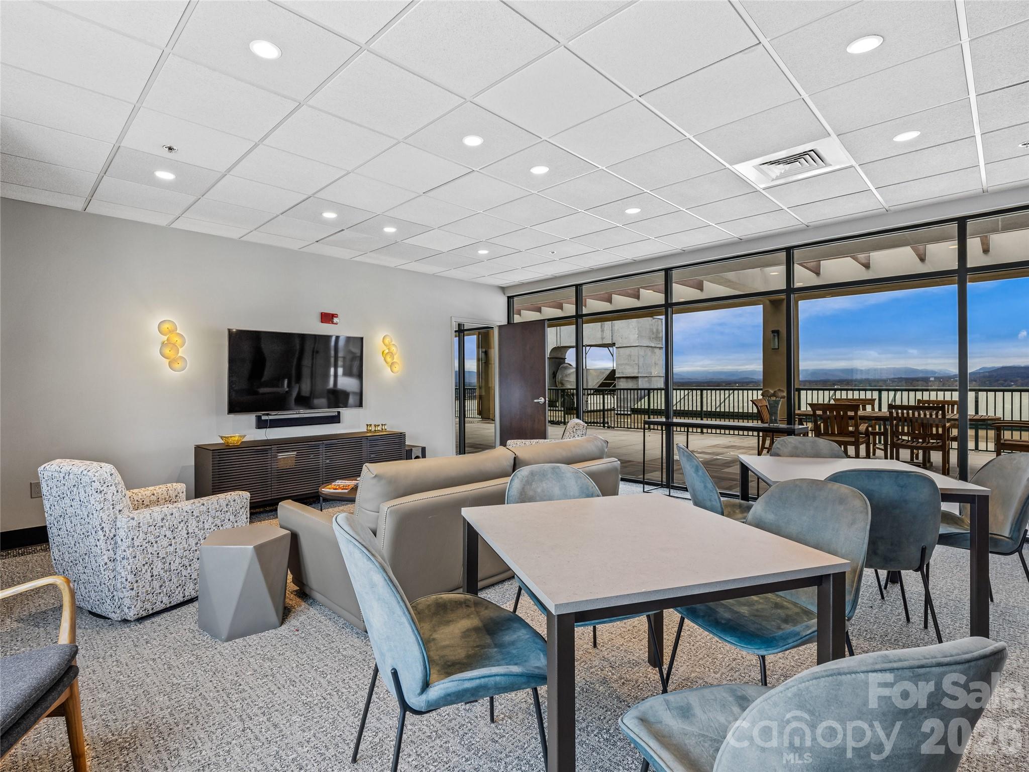 Condominium at 21 Battery Park Avenue, Asheville, photo 27 of 39