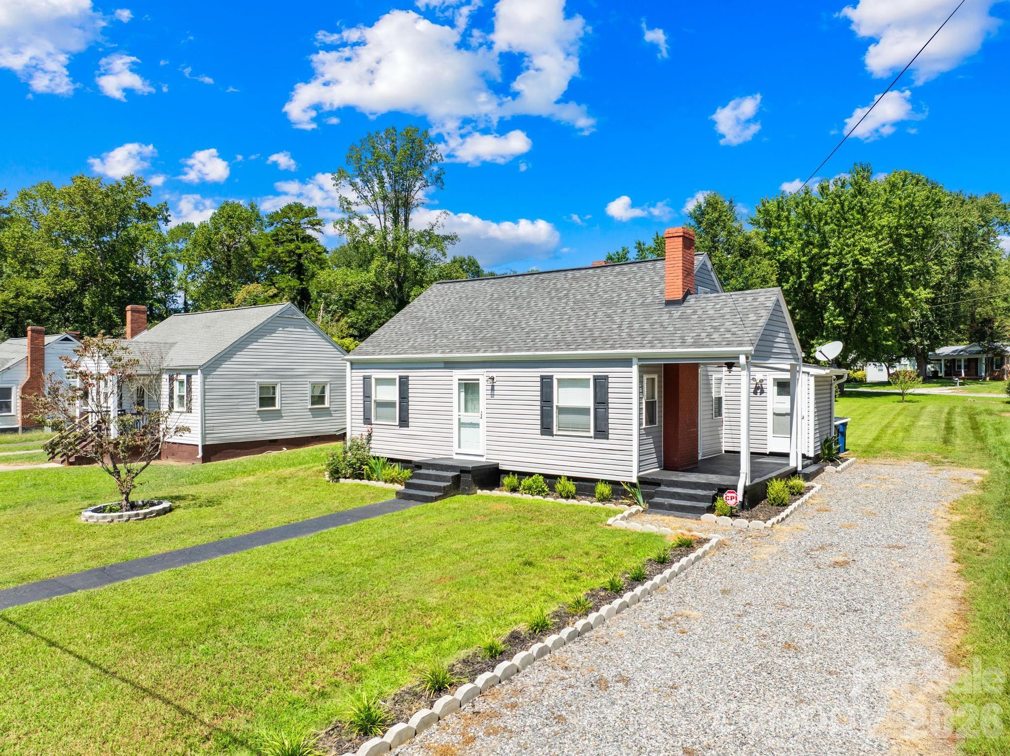 Single Family Residence at 320 W Bingham Street, Statesville, photo 3 of 20