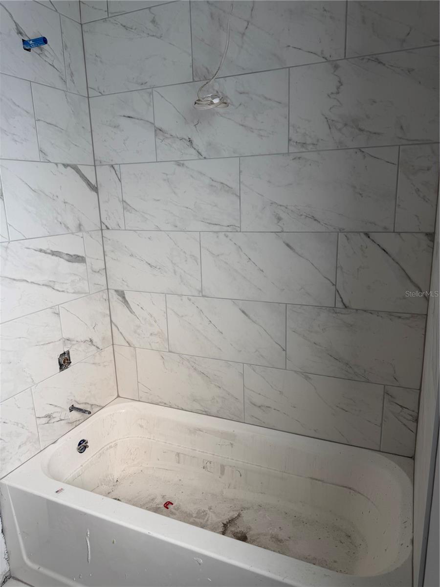 Primary tub - 15053 MCGRAW AVE, PORT CHARLOTTE