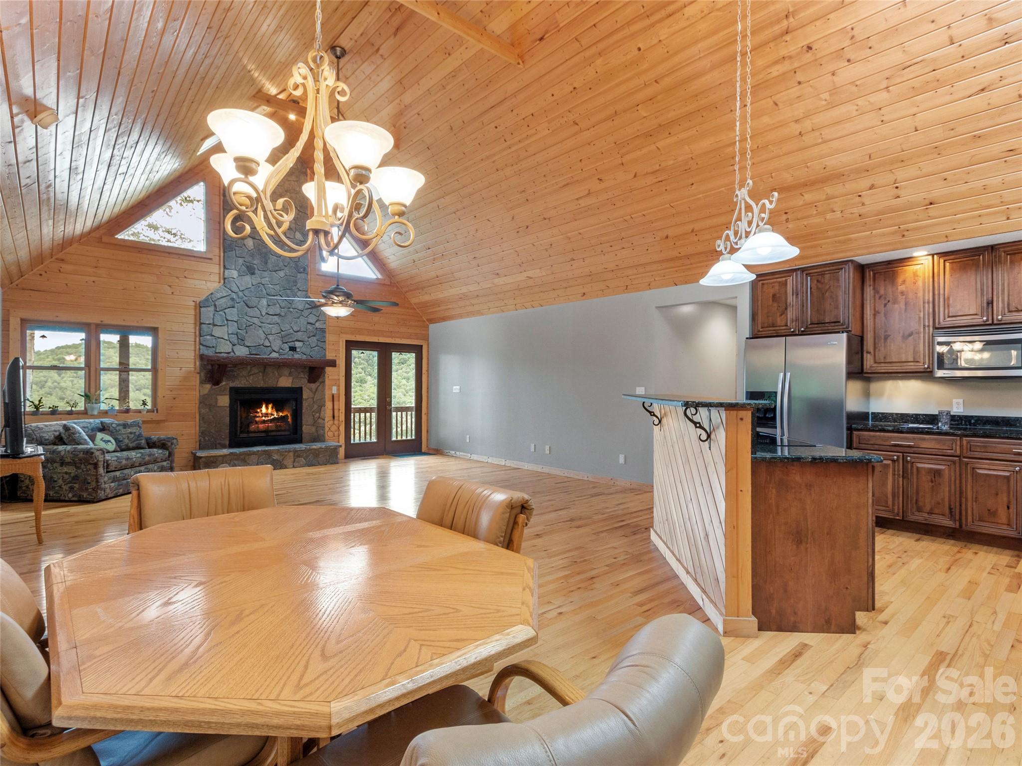 Dining - 346 Appaloosa Trail, Burnsville