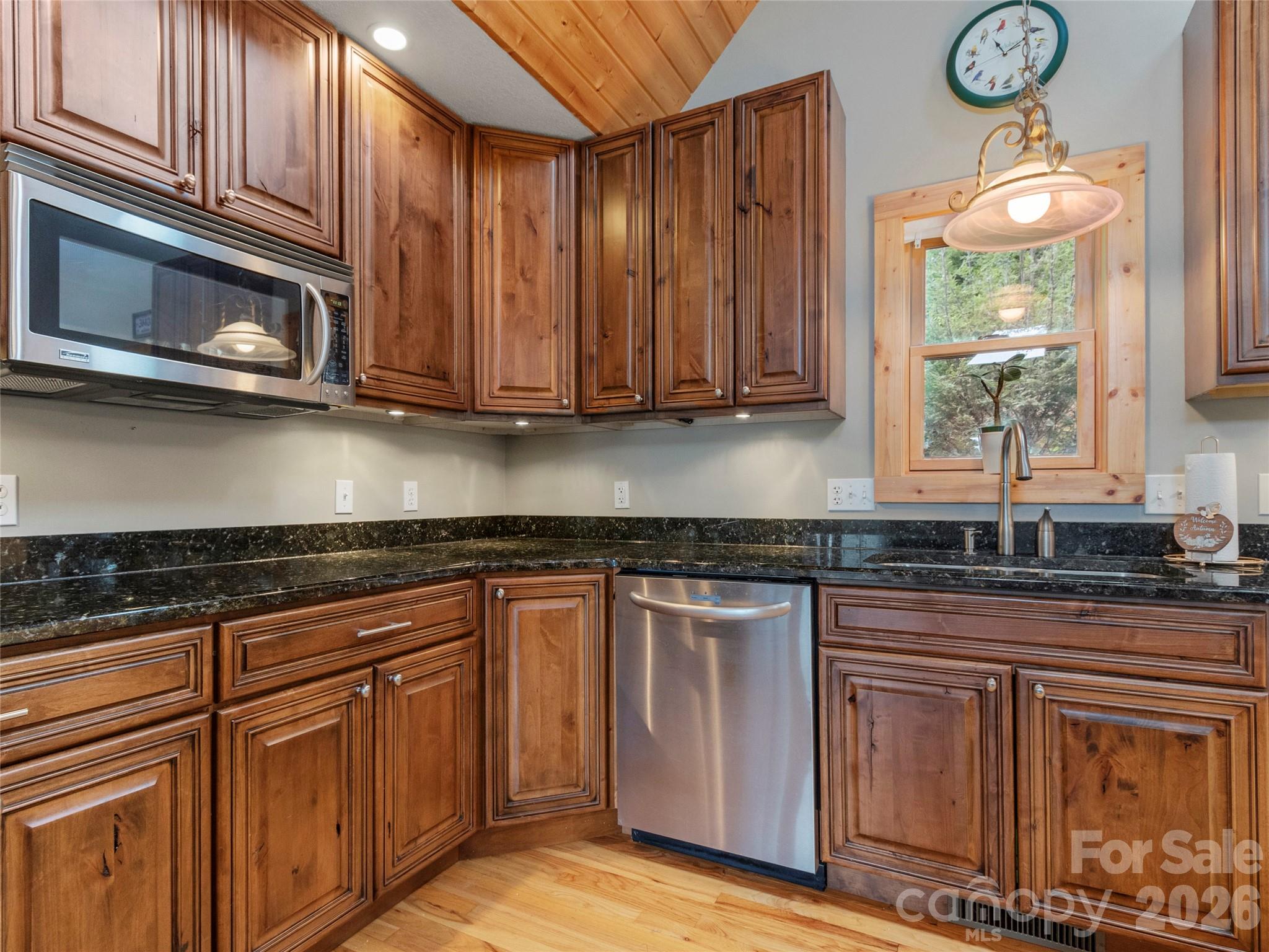 Kitchen - 346 Appaloosa Trail, Burnsville