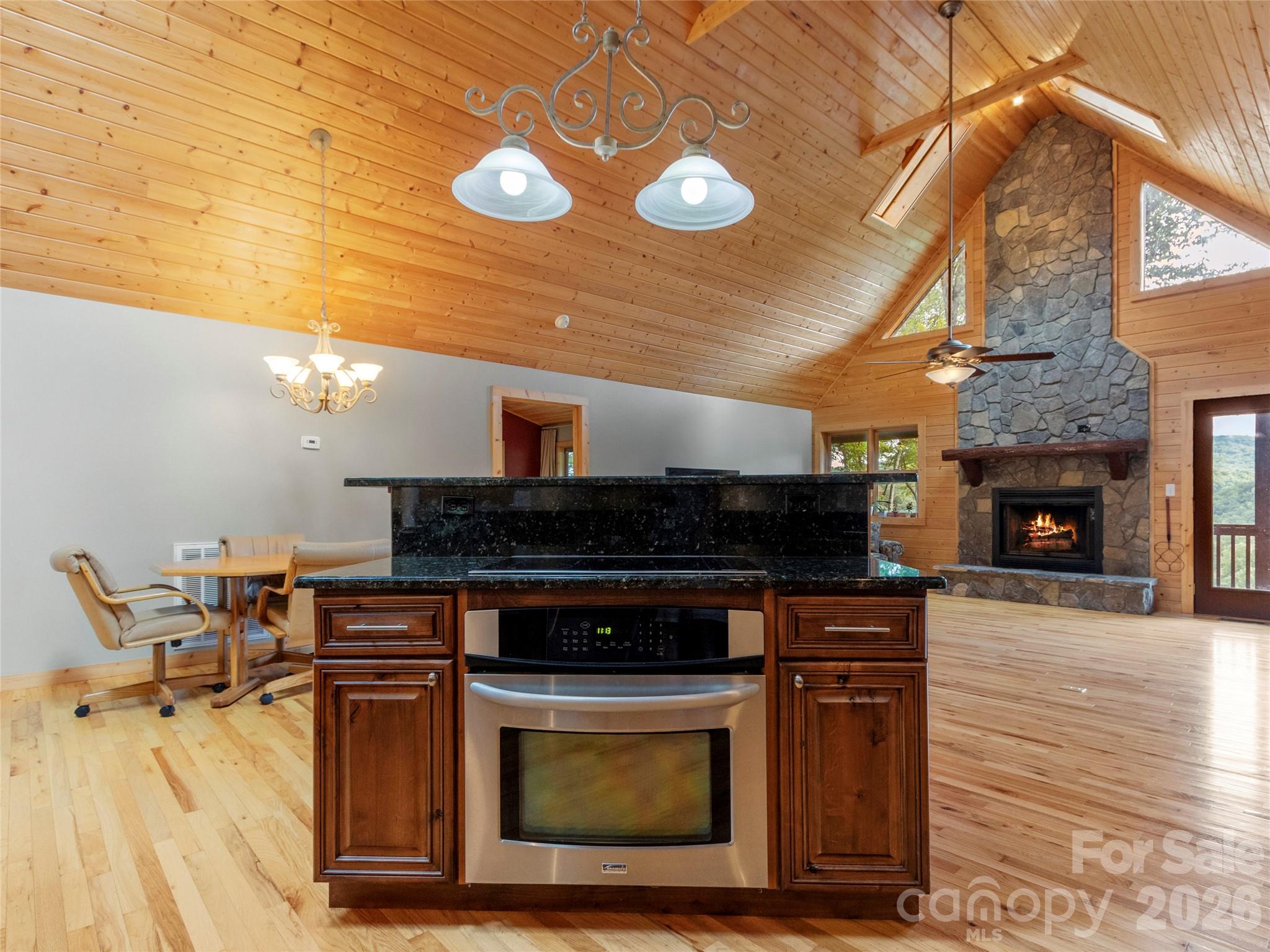 Single Family Residence at 346 Appaloosa Trail, Burnsville, photo 11 of 37
