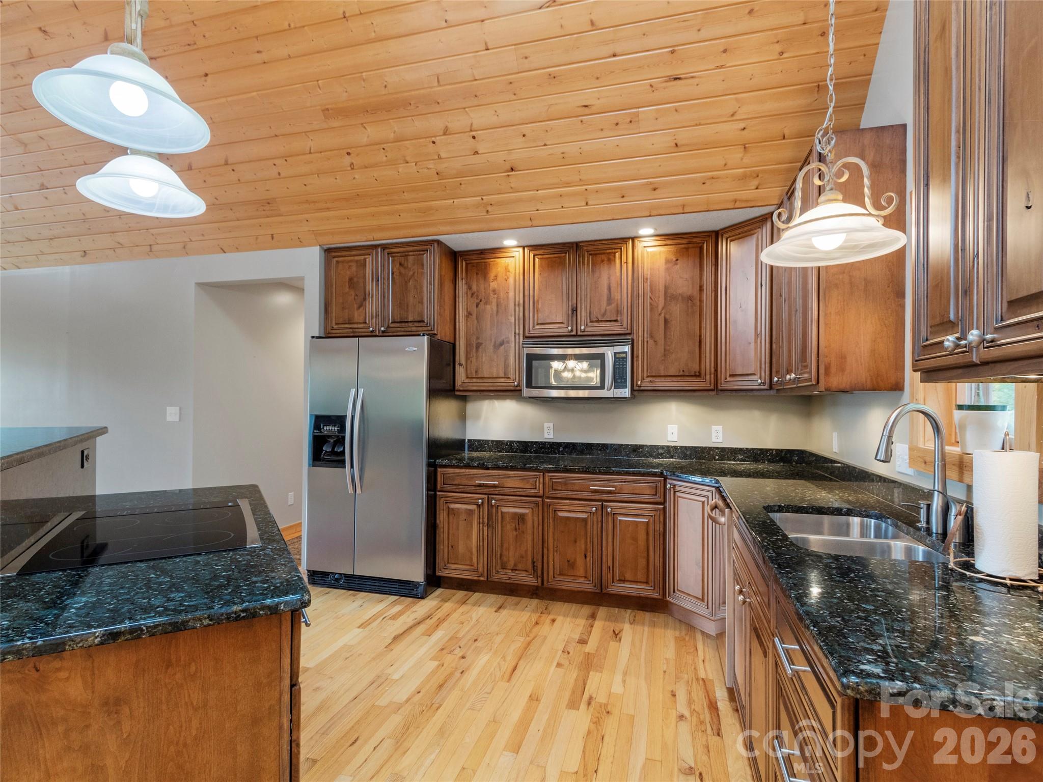 Single Family Residence at 346 Appaloosa Trail, Burnsville, photo 12 of 37