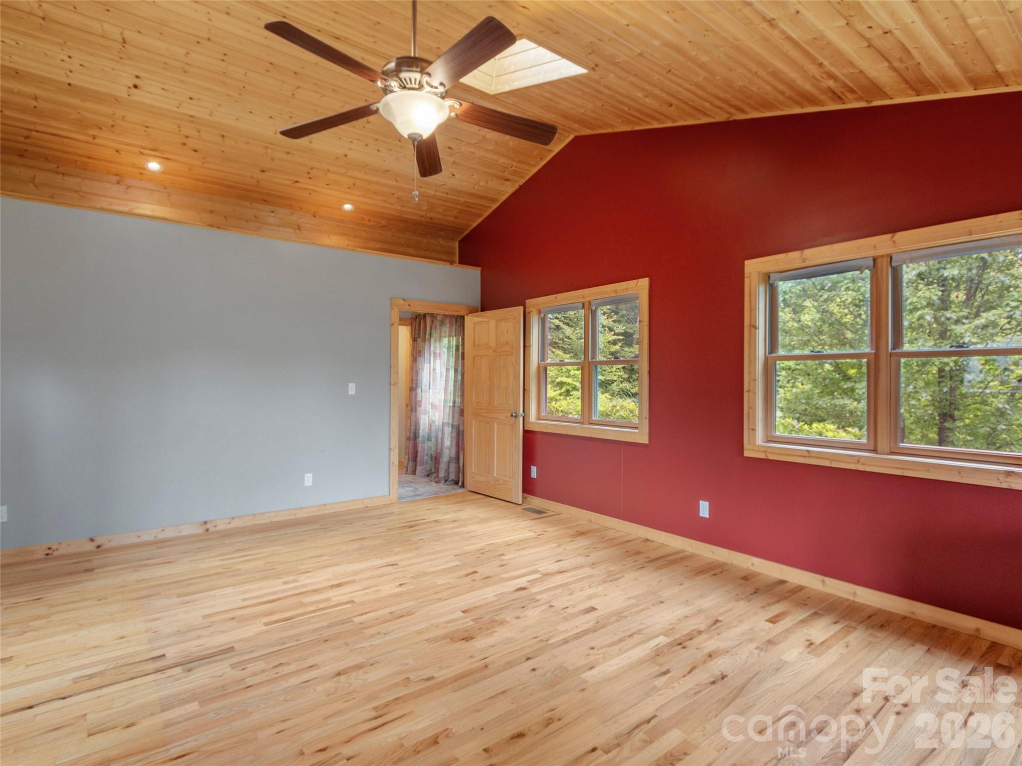 Single Family Residence at 346 Appaloosa Trail, Burnsville, photo 17 of 37