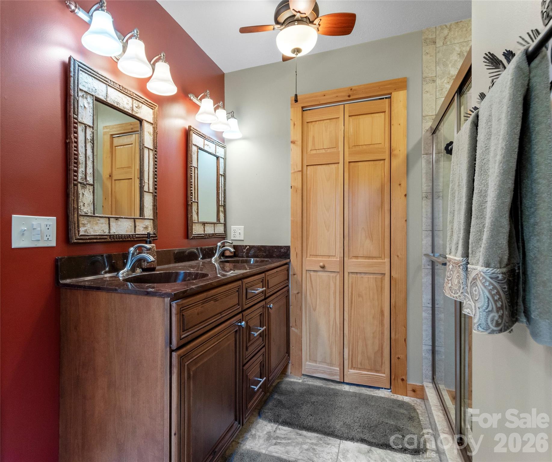 Primary bathroom - 346 Appaloosa Trail, Burnsville