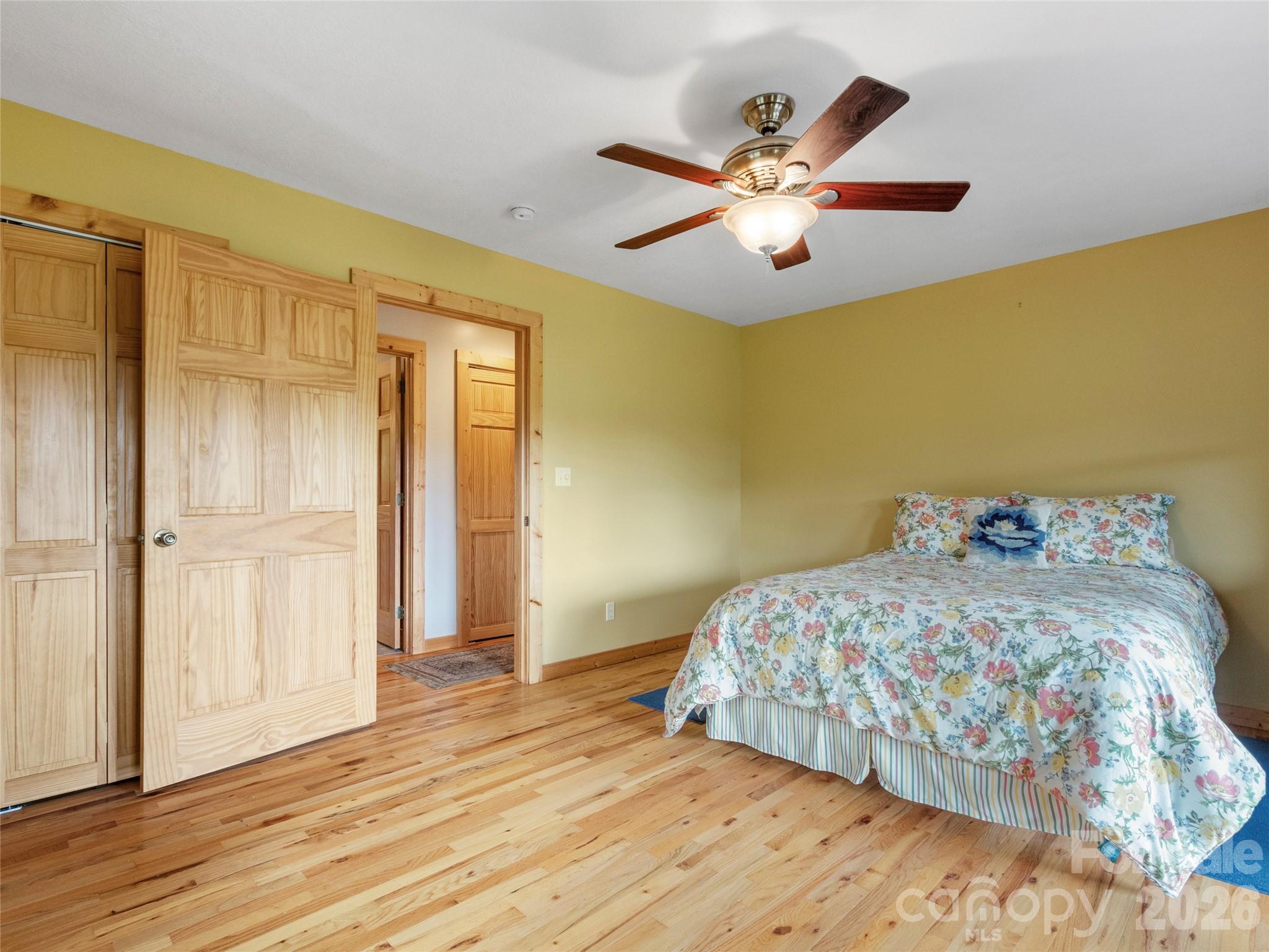 Single Family Residence at 346 Appaloosa Trail, Burnsville, photo 22 of 37