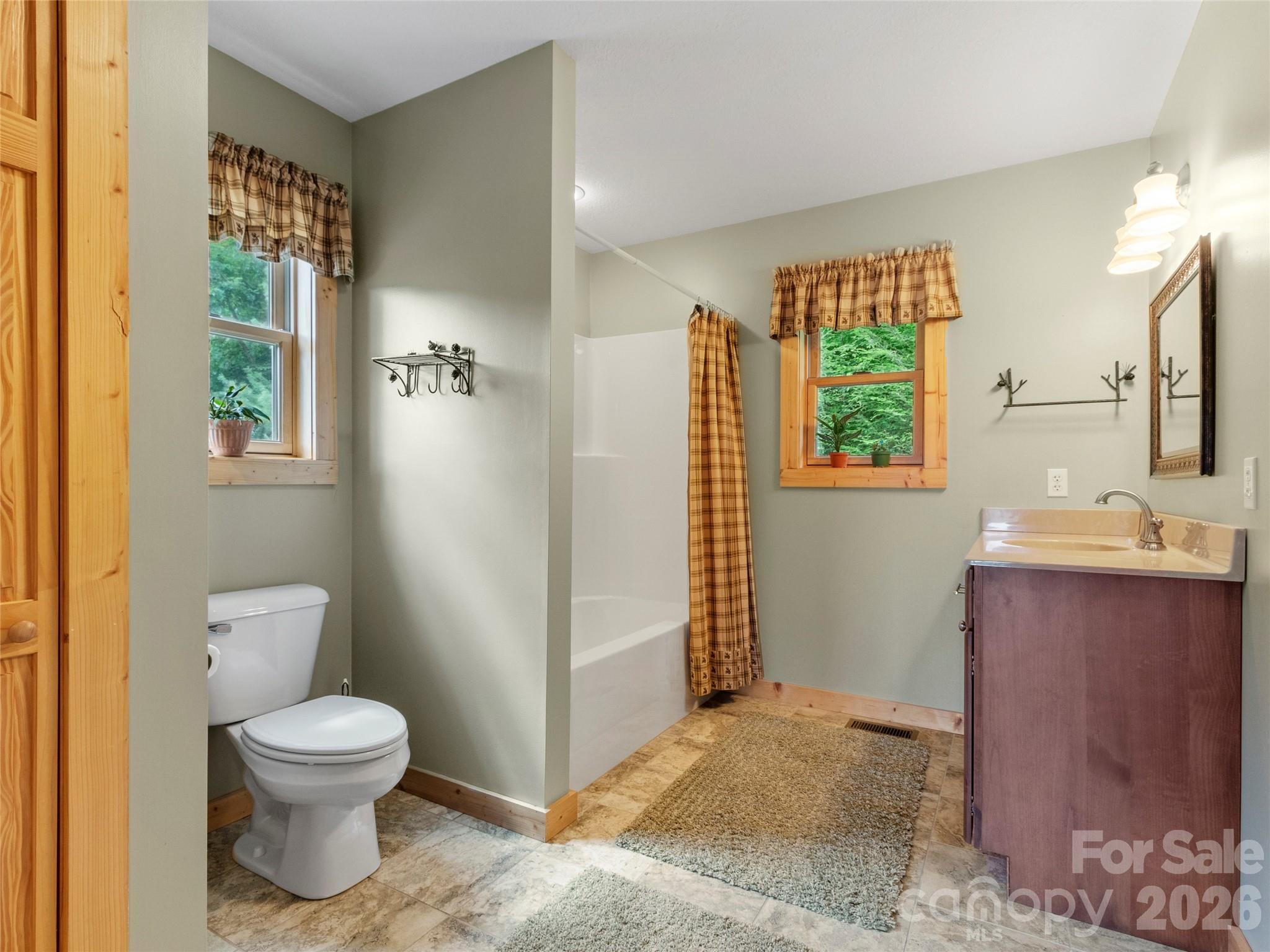 Single Family Residence at 346 Appaloosa Trail, Burnsville, photo 24 of 37