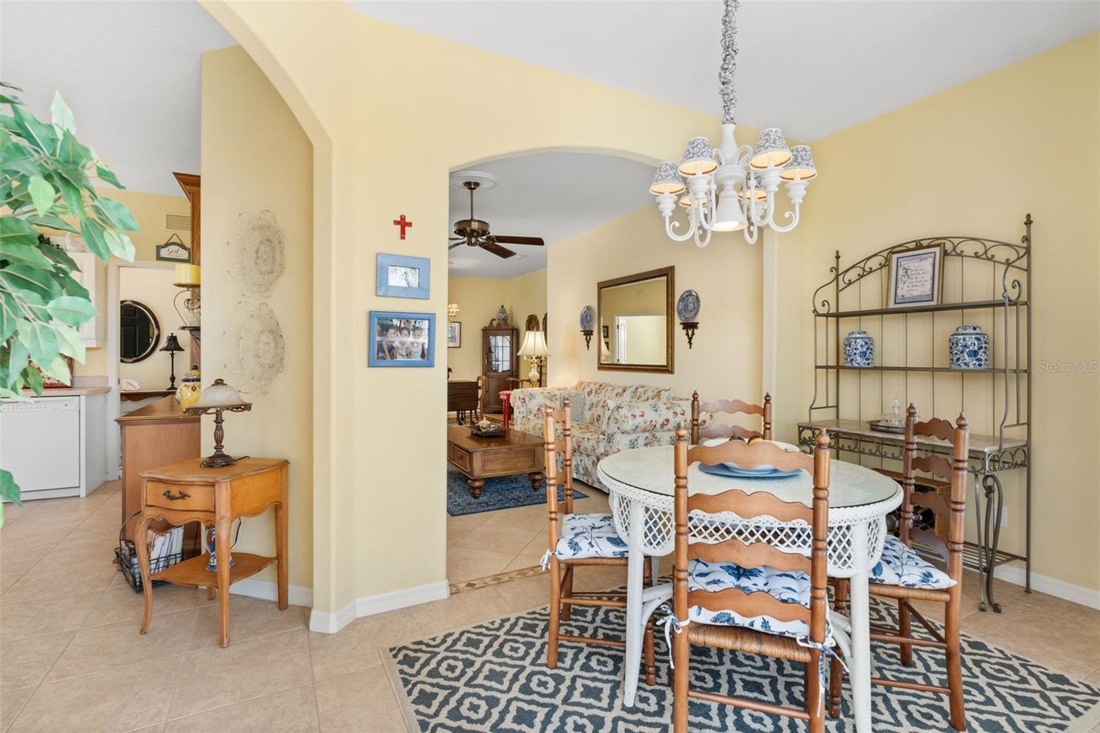 Villa at 905 BARCLAY CT, VENICE, photo 5 of 65