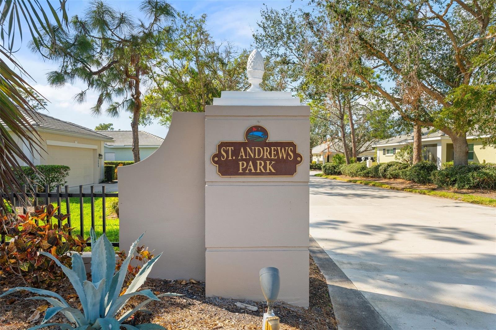 Villa at 905 BARCLAY CT, VENICE, photo 41 of 65