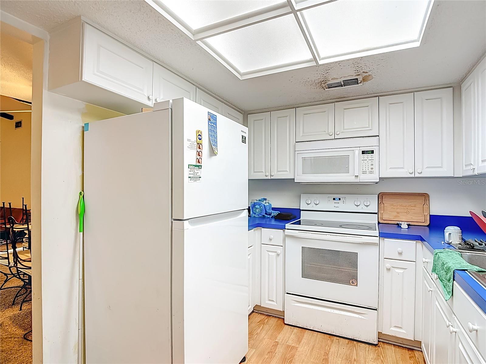 Kitchen - 5937 FOREST LN, ZEPHYRHILLS
