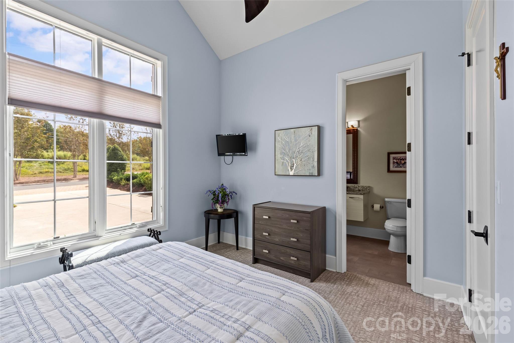 Secondary bedroom on main level with en suite full bathroom. - 6032 Headlands Court, Belmont
