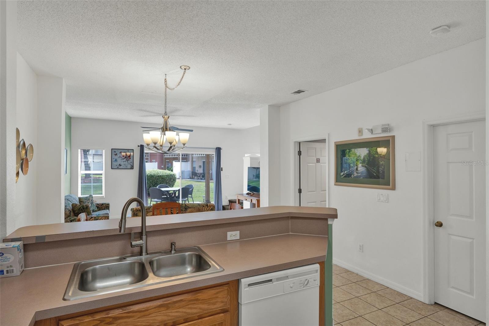 Townhouse at 1086 PARK RIDGE CIR, KISSIMMEE, photo 8 of 57