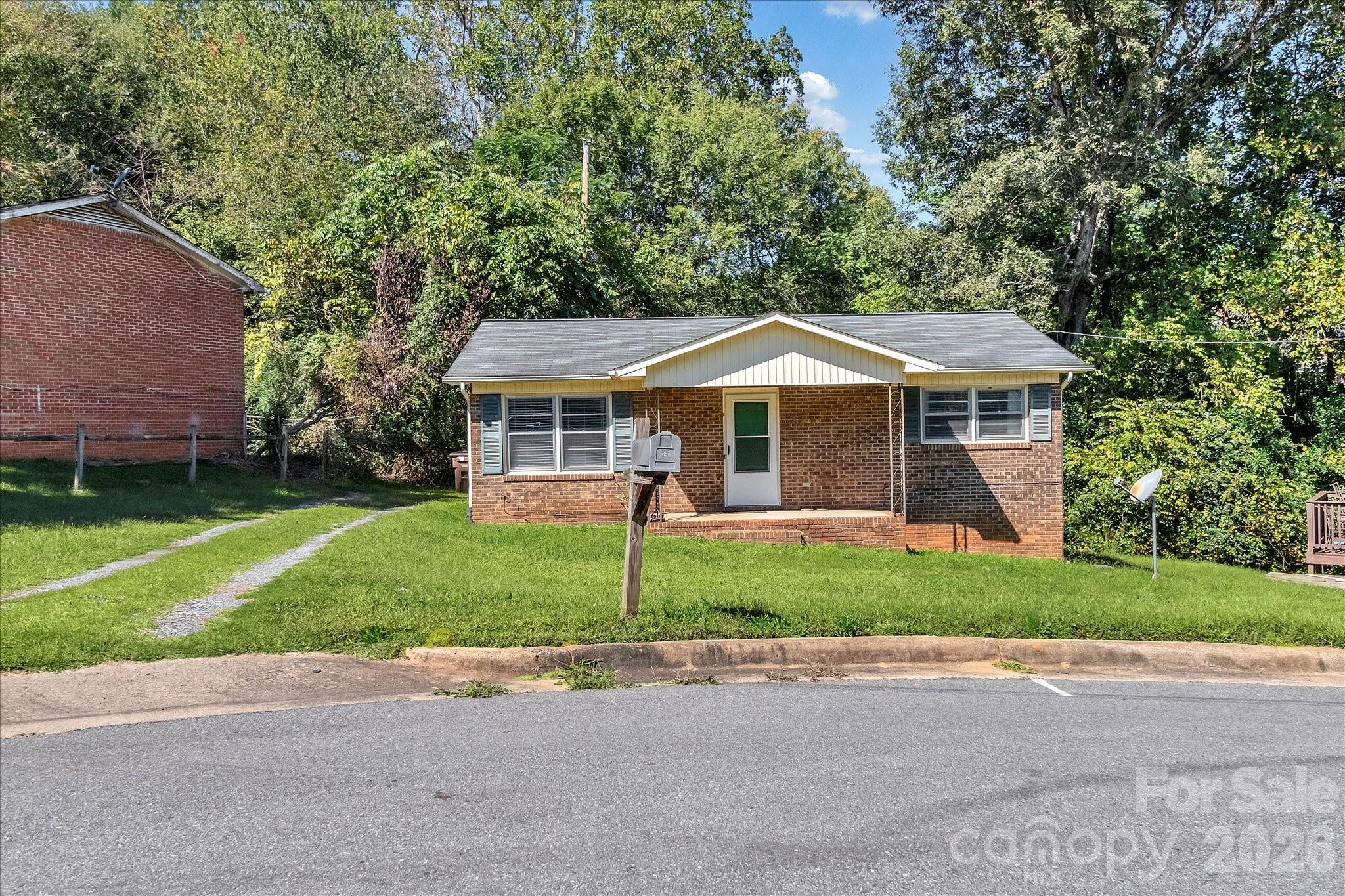 Single Family Residence at 607 Waylen Street, Shelby, photo 4 of 30