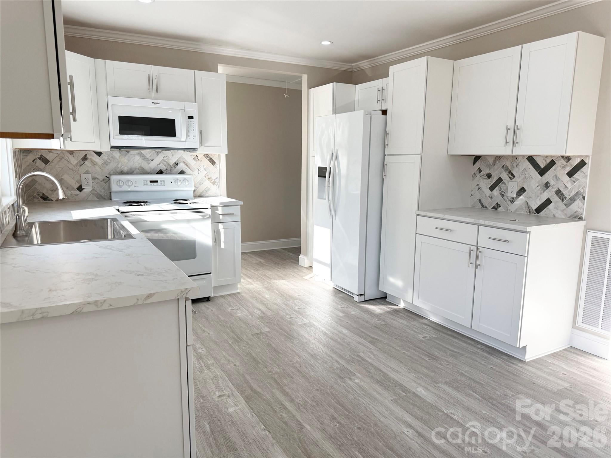 Single Family Residence at 438 Pop Davis Road, Taylorsville, photo 2 of 35