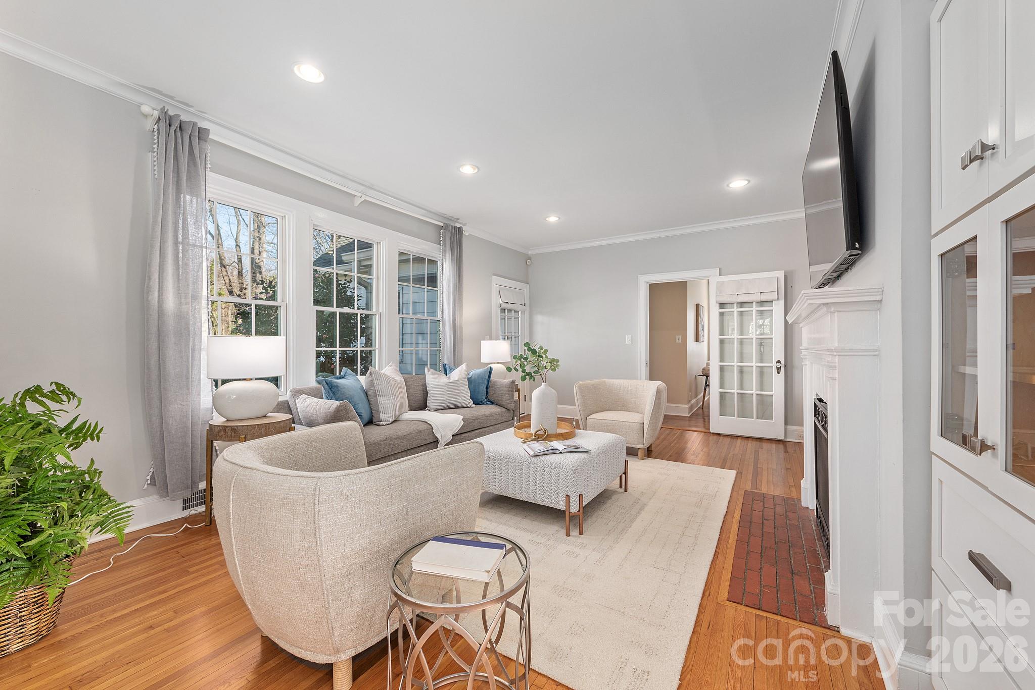 Single Family Residence at 27 Circle Drive, Belmont, photo 14 of 47