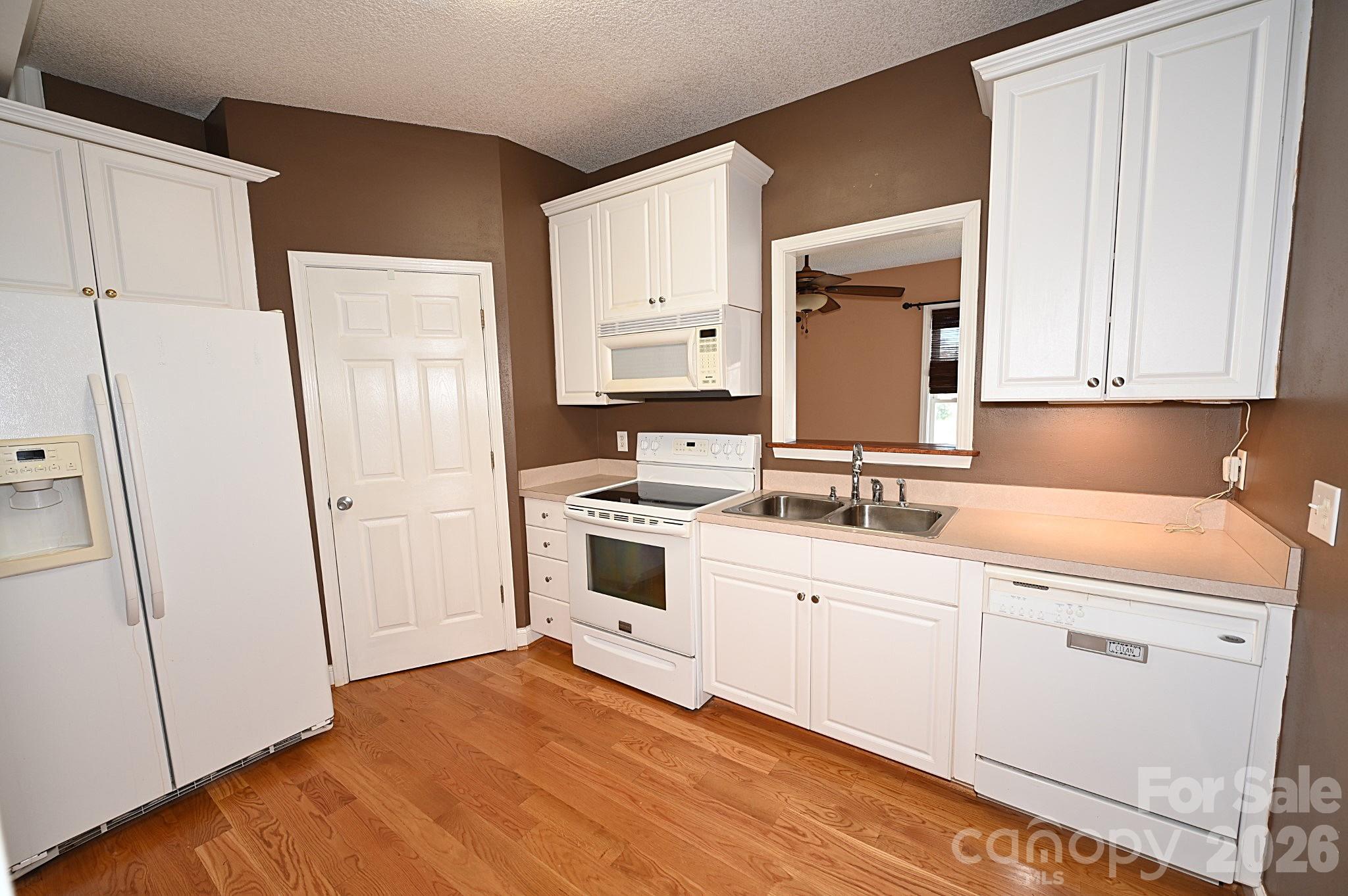 Single Family Residence at 518 30th Avenue Circle NE, Hickory, photo 25 of 38