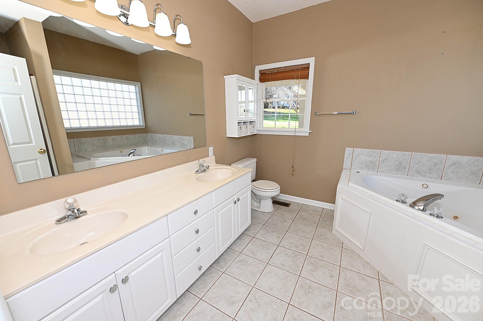 Single Family Residence at 518 30th Avenue Circle NE, Hickory, photo 13 of 38