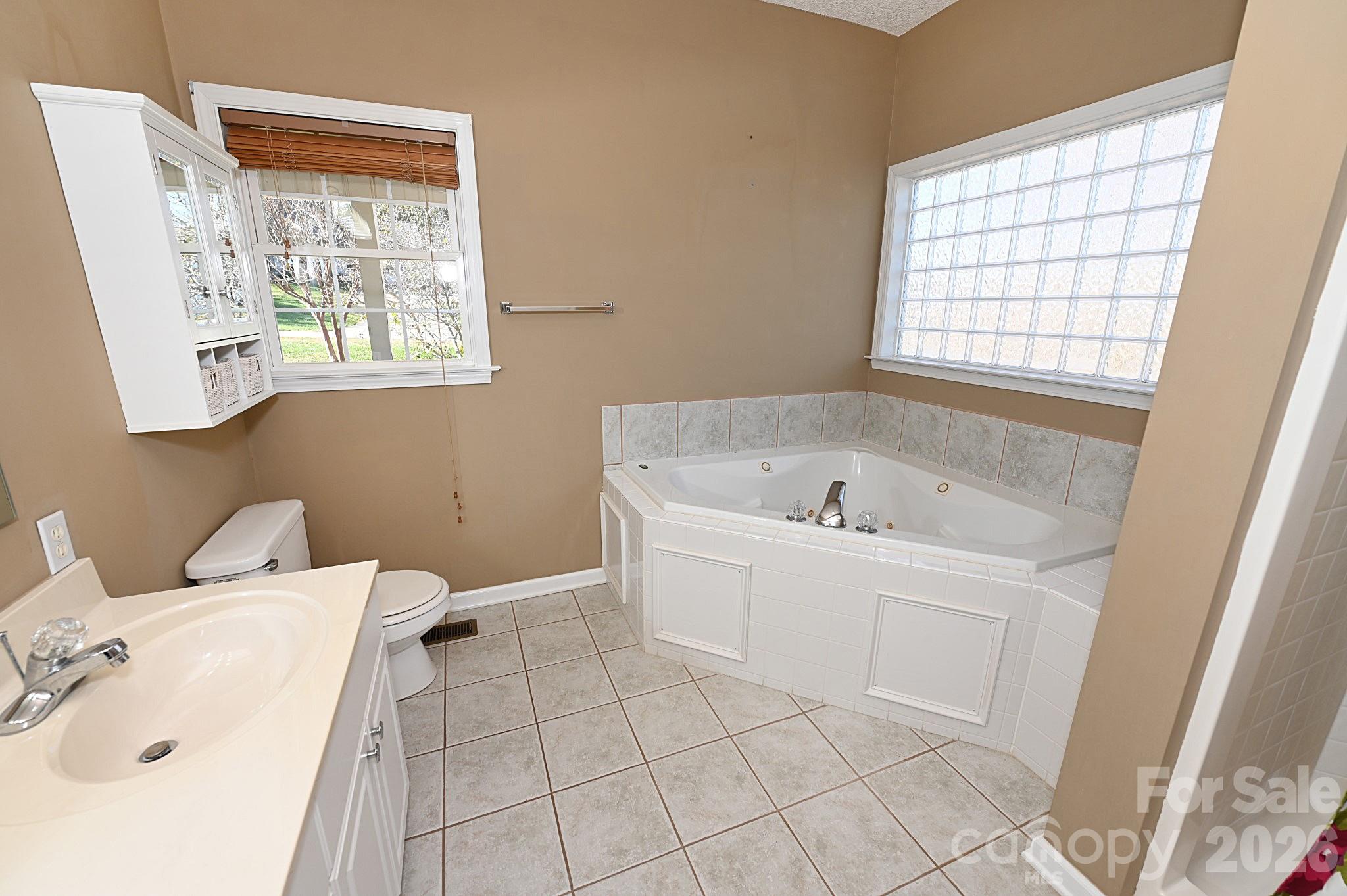 Single Family Residence at 518 30th Avenue Circle NE, Hickory, photo 16 of 38